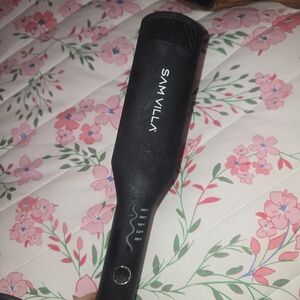 Sam Villa Black Hair Straightener